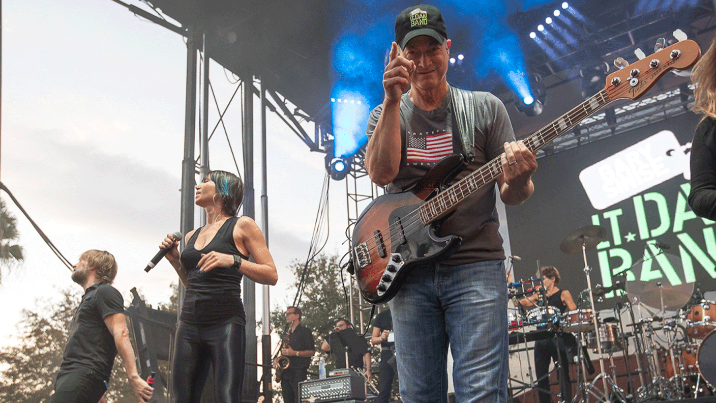 Gary Sinise and the Lt. Dan Band Honor Thousands Of Veterans at The Villages