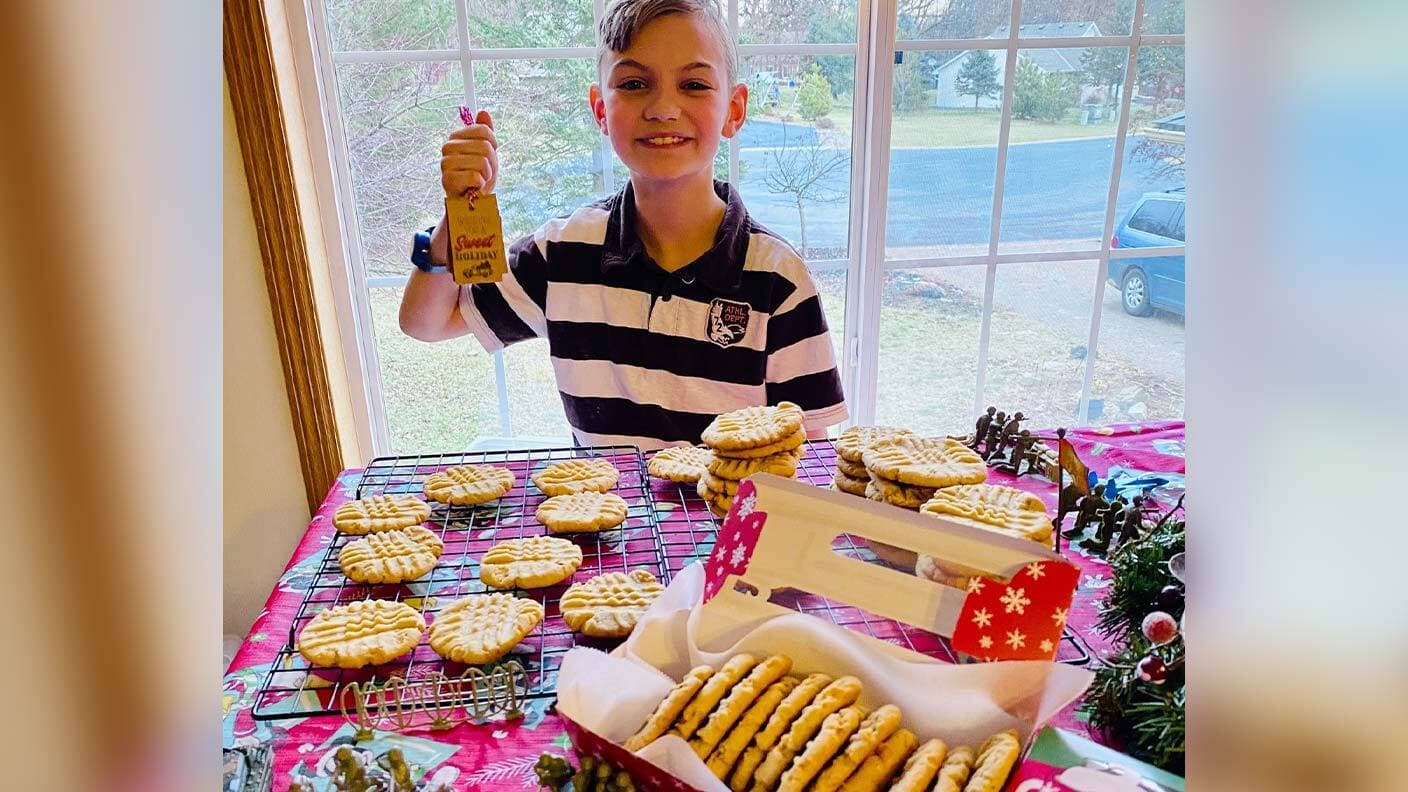 10-year-old's cookie fundraiser helps Gary Sinise Foundation support veterans